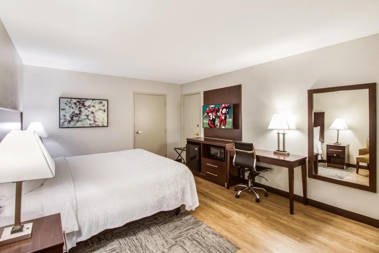 Red Roof Inn Plus+ Dallas - Addison Bagian luar foto