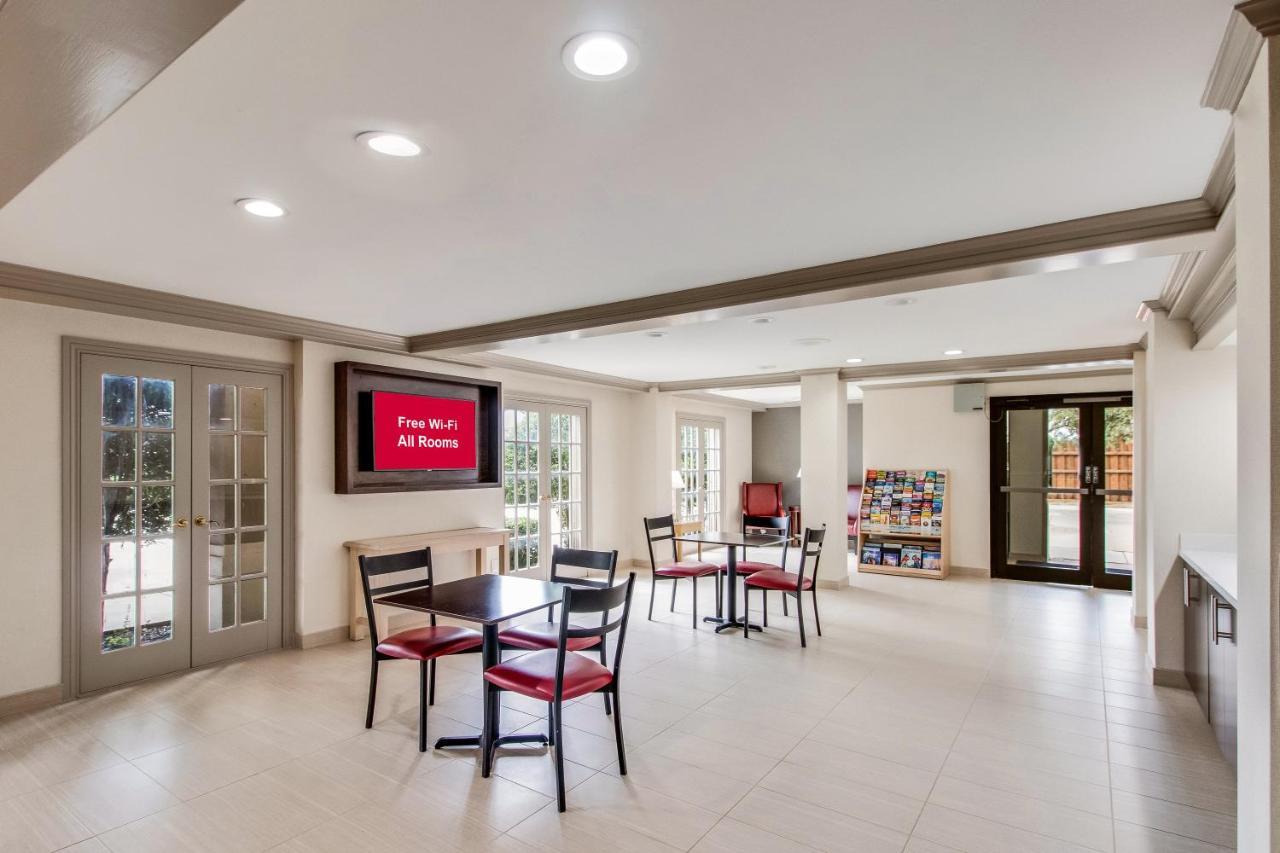 Red Roof Inn Plus+ Dallas - Addison Bagian luar foto