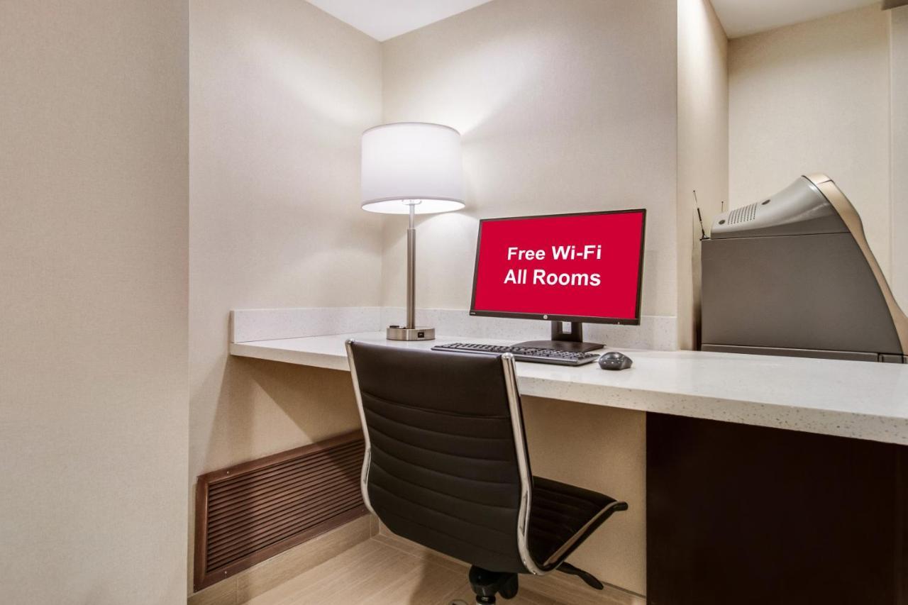 Red Roof Inn Plus+ Dallas - Addison Bagian luar foto