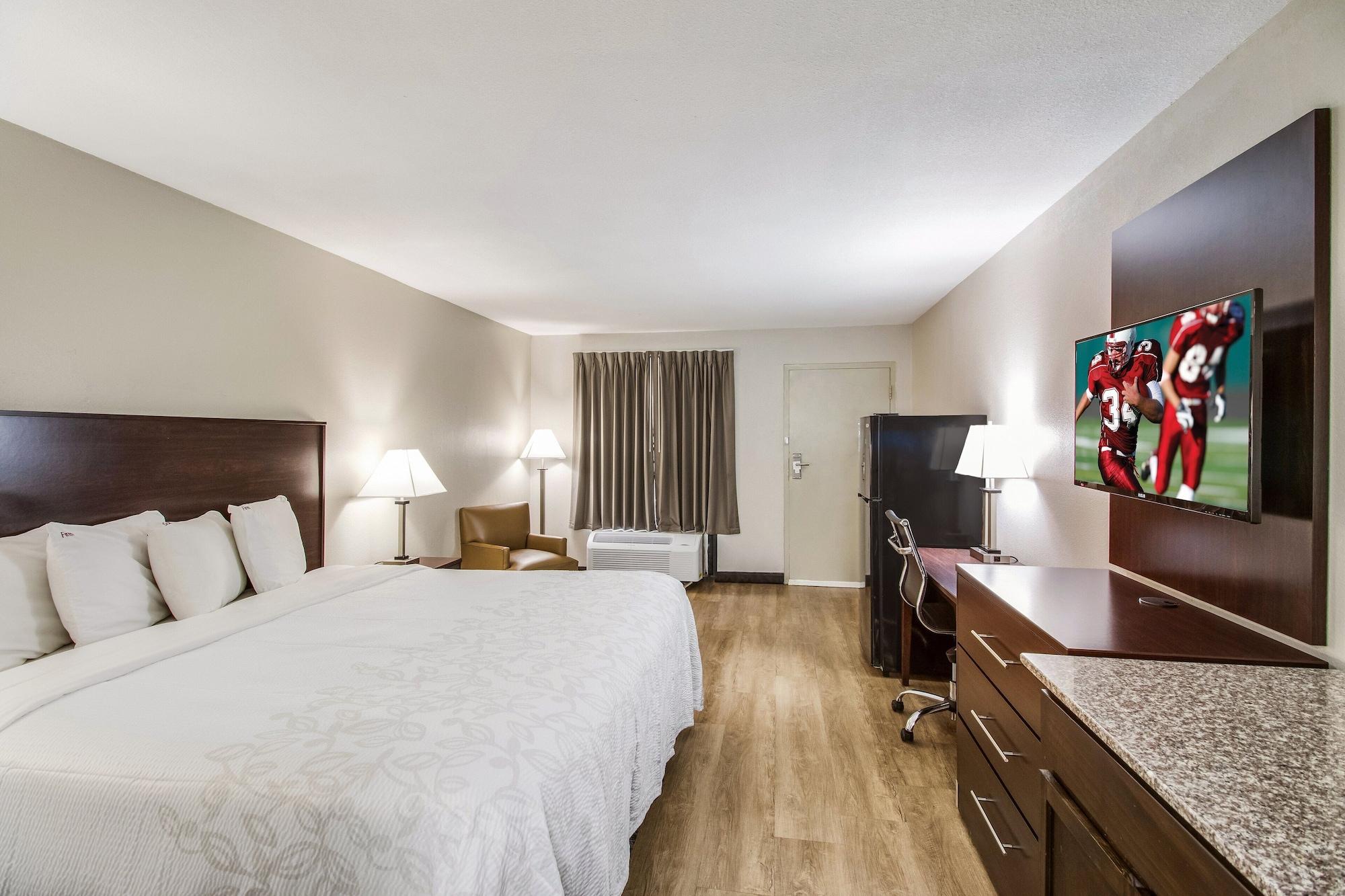 Red Roof Inn Plus+ Dallas - Addison Bagian luar foto