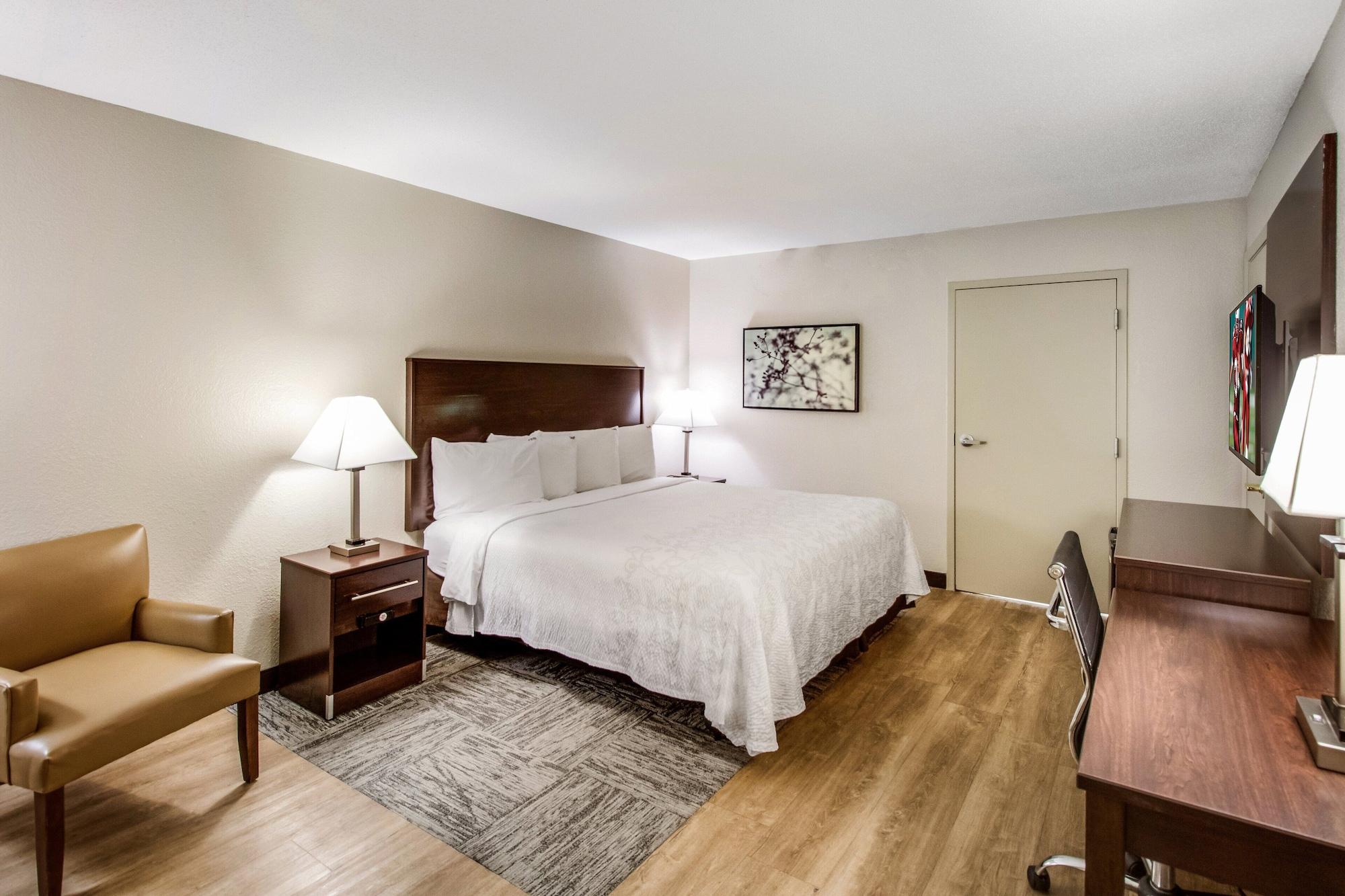 Red Roof Inn Plus+ Dallas - Addison Bagian luar foto