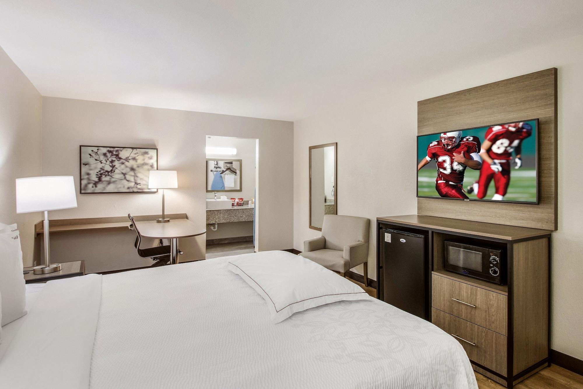 Red Roof Inn Plus+ Dallas - Addison Bagian luar foto