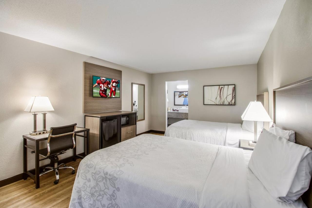 Red Roof Inn Plus+ Dallas - Addison Bagian luar foto