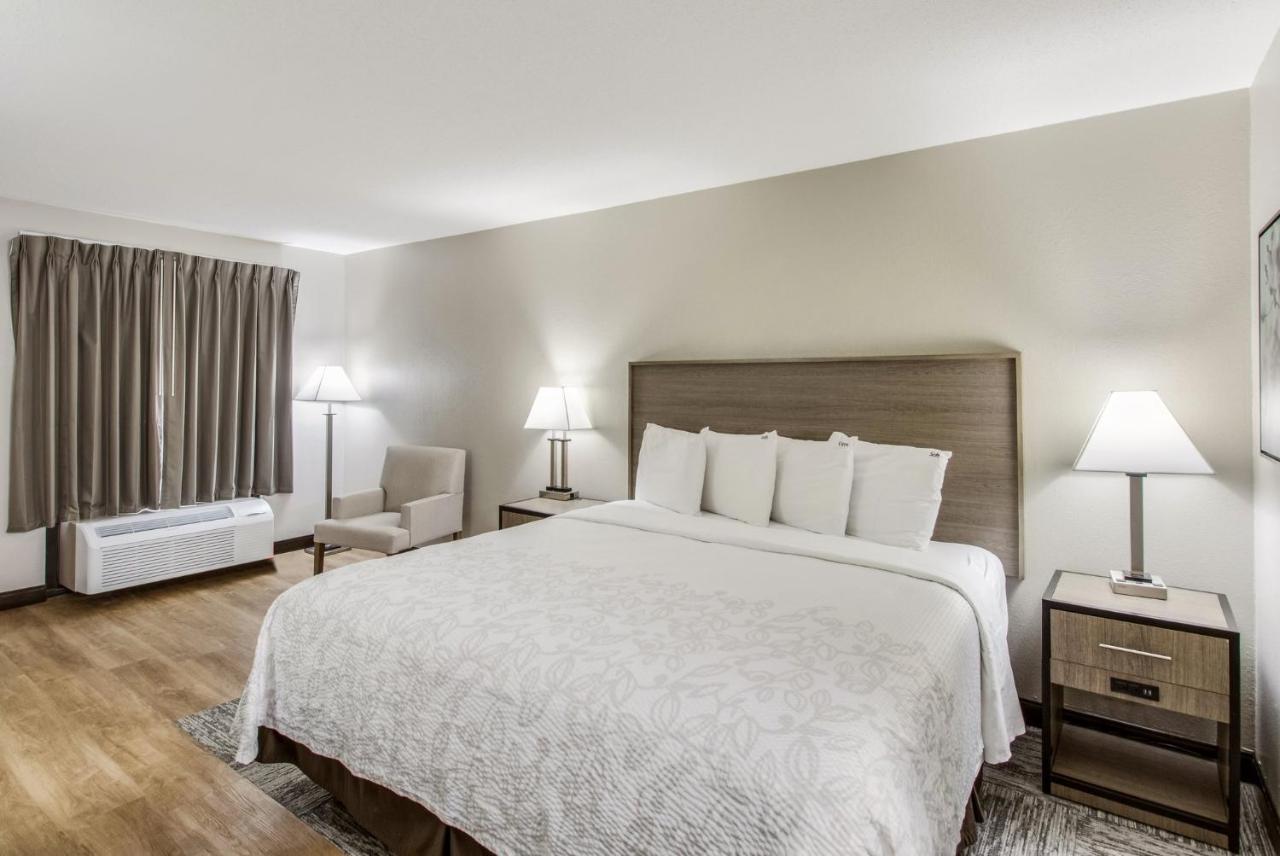 Red Roof Inn Plus+ Dallas - Addison Bagian luar foto