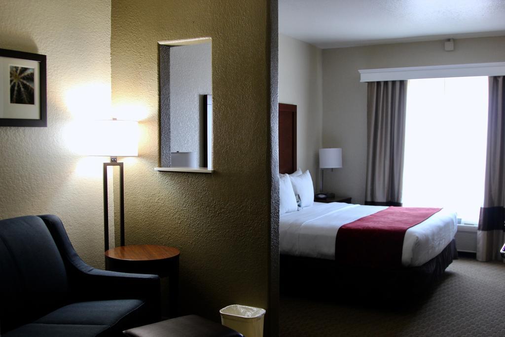 Red Roof Inn Plus+ Dallas - Addison Bagian luar foto