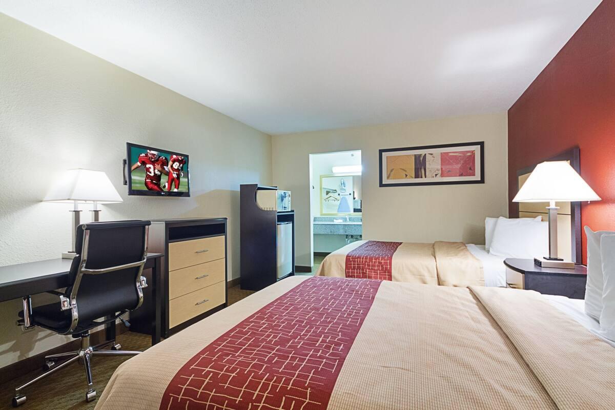 Red Roof Inn Plus+ Dallas - Addison Bagian luar foto