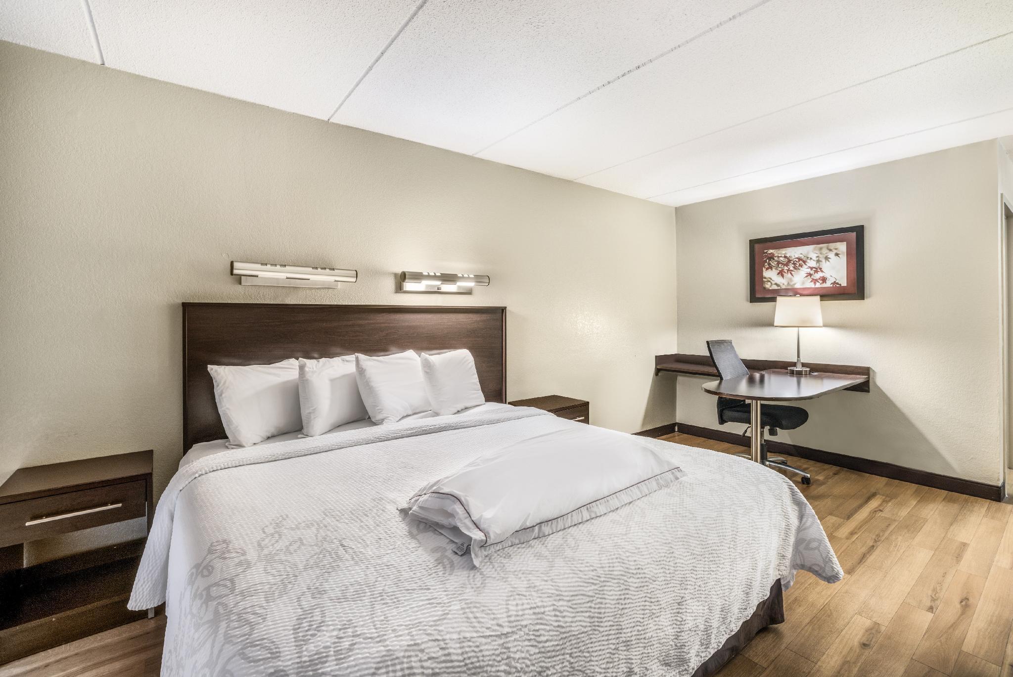 Red Roof Inn Plus+ Dallas - Addison Bagian luar foto