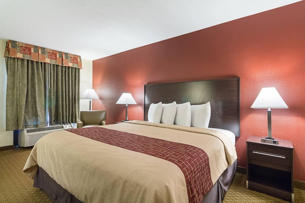 Red Roof Inn Plus+ Dallas - Addison Bagian luar foto