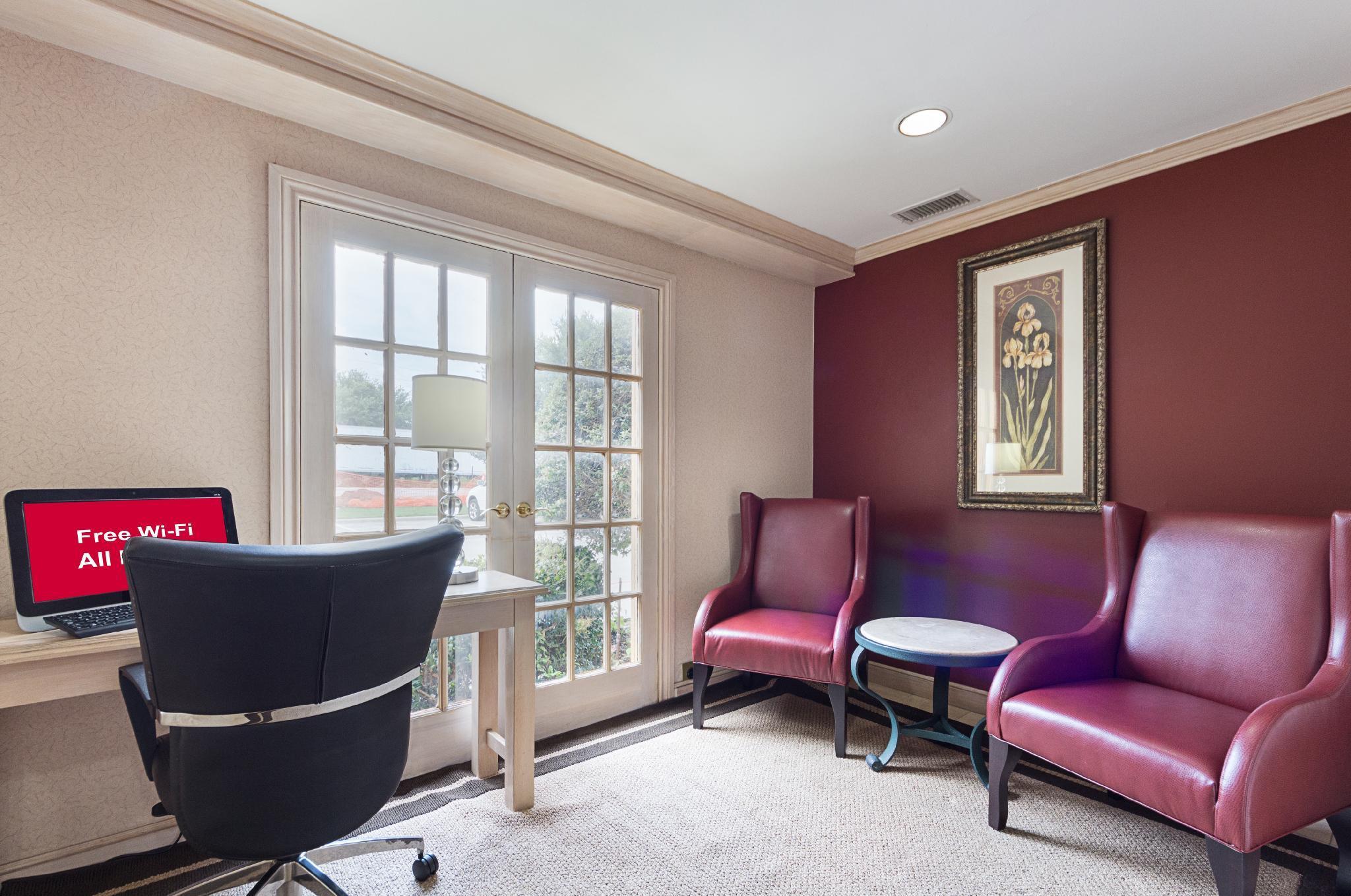 Red Roof Inn Plus+ Dallas - Addison Bagian luar foto