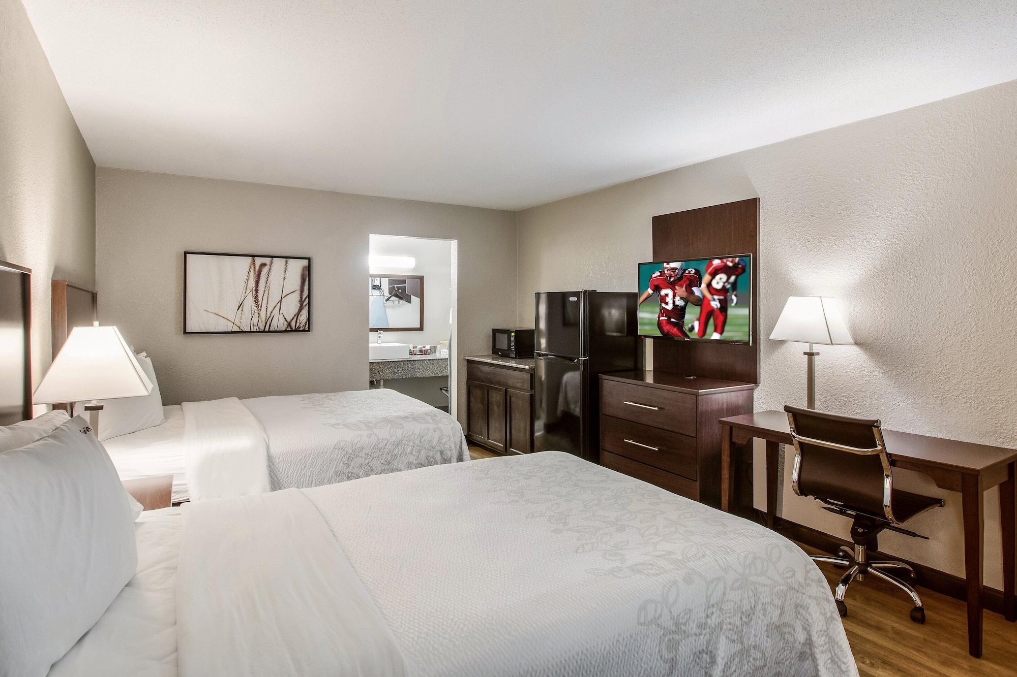 Red Roof Inn Plus+ Dallas - Addison Bagian luar foto