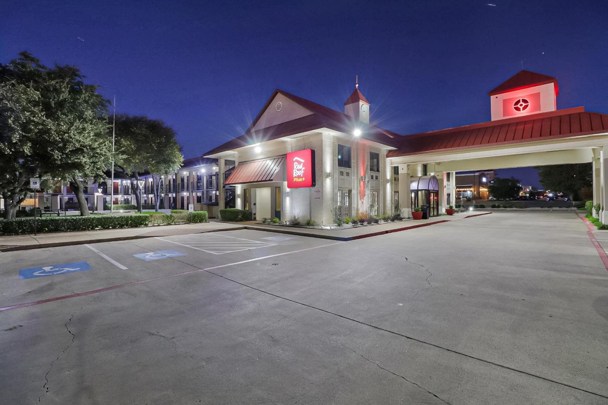 Red Roof Inn Plus+ Dallas - Addison Bagian luar foto