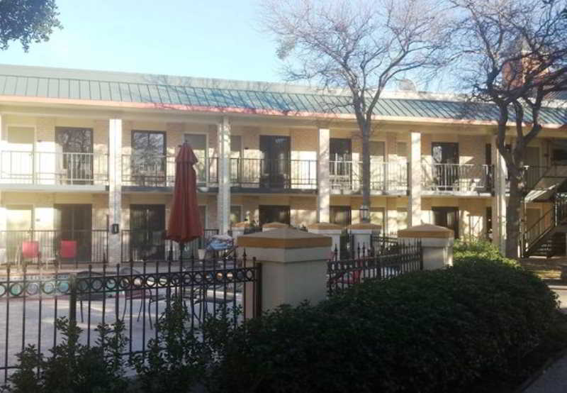 Red Roof Inn Plus+ Dallas - Addison Bagian luar foto