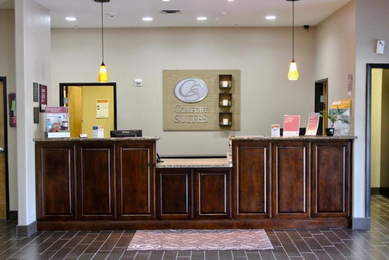 Red Roof Inn Plus+ Dallas - Addison Bagian luar foto