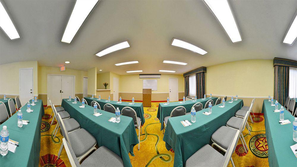 Red Roof Inn Plus+ Dallas - Addison Bagian luar foto